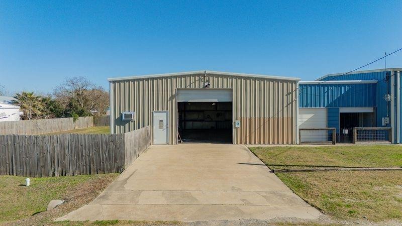House in Dickinson, Texas, United States 4 - 18567665