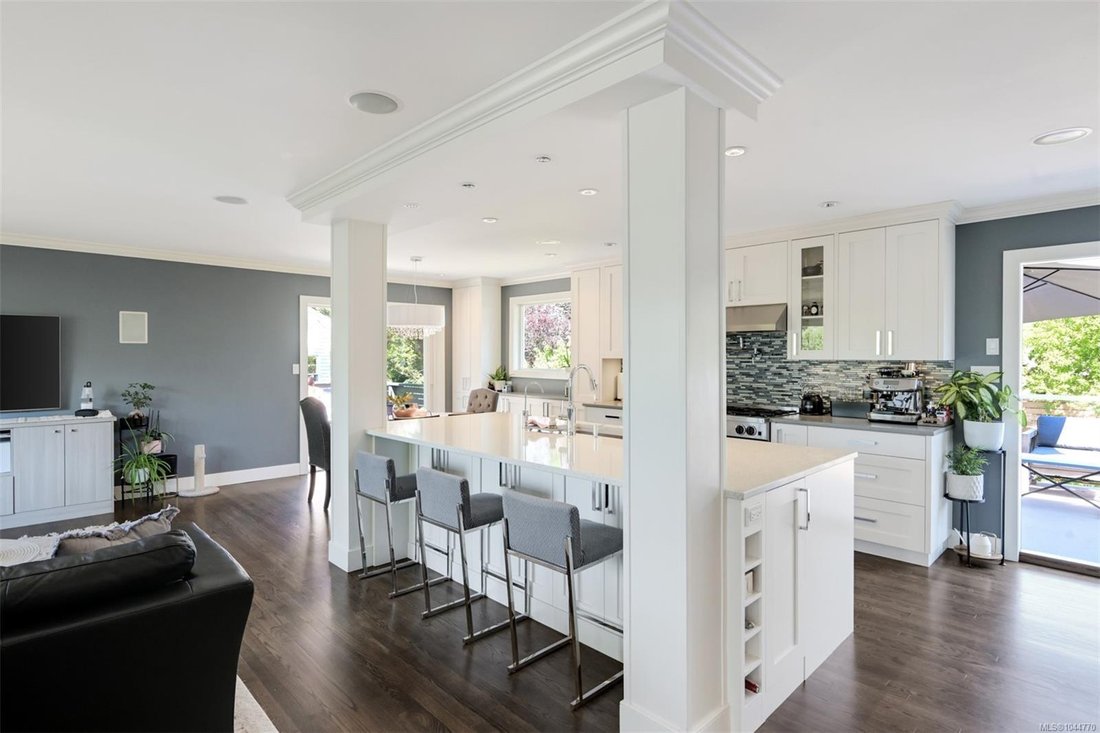 House in Saanich, British Columbia, Canada 4 - 18570294