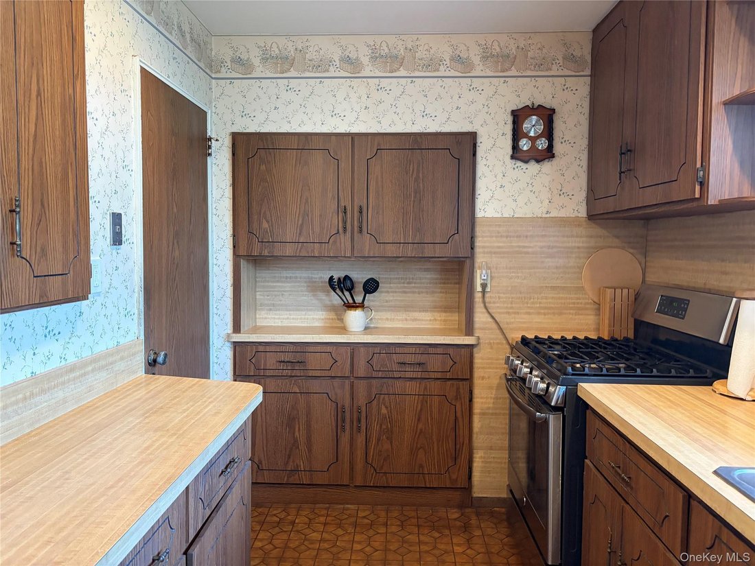 House in Plainview, New York, United States 4 - 18573172