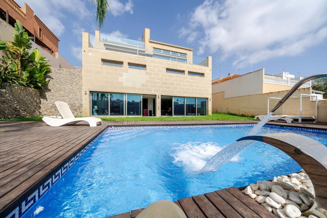 Villa in Torrevieja, Valencian Community, Spain 1 - 18570802