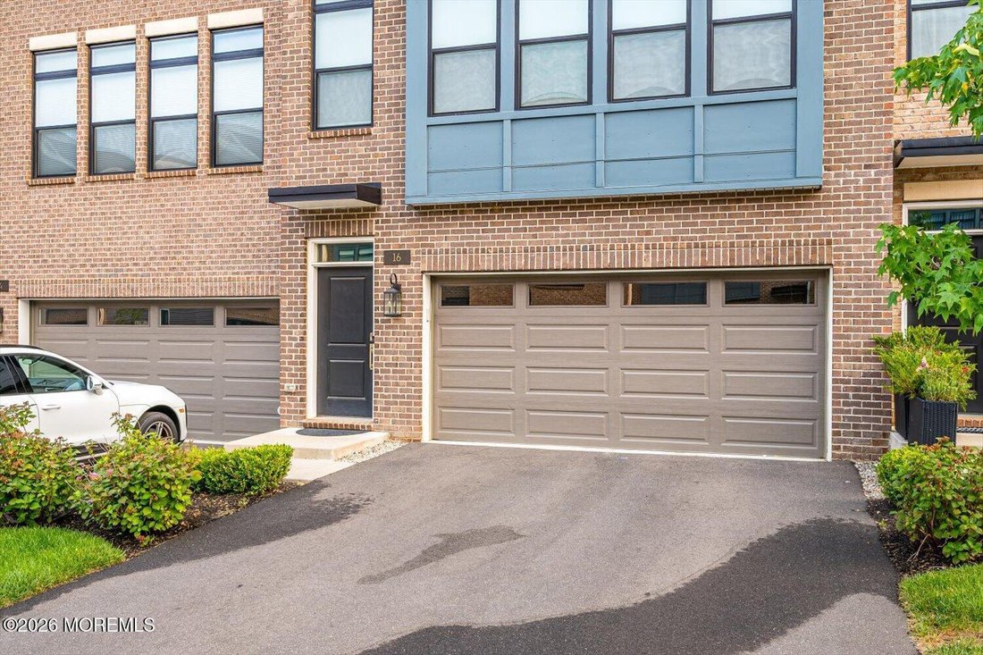 Condo in North Middletown, New Jersey, United States 1 - 18573045