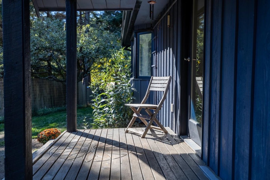 House in Bowen Island, British Columbia, Canada 1 - 18570296