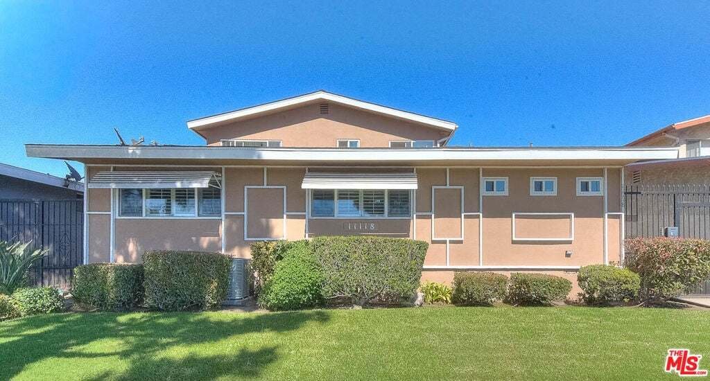 Inglewood, California, United States 2 - 18570574