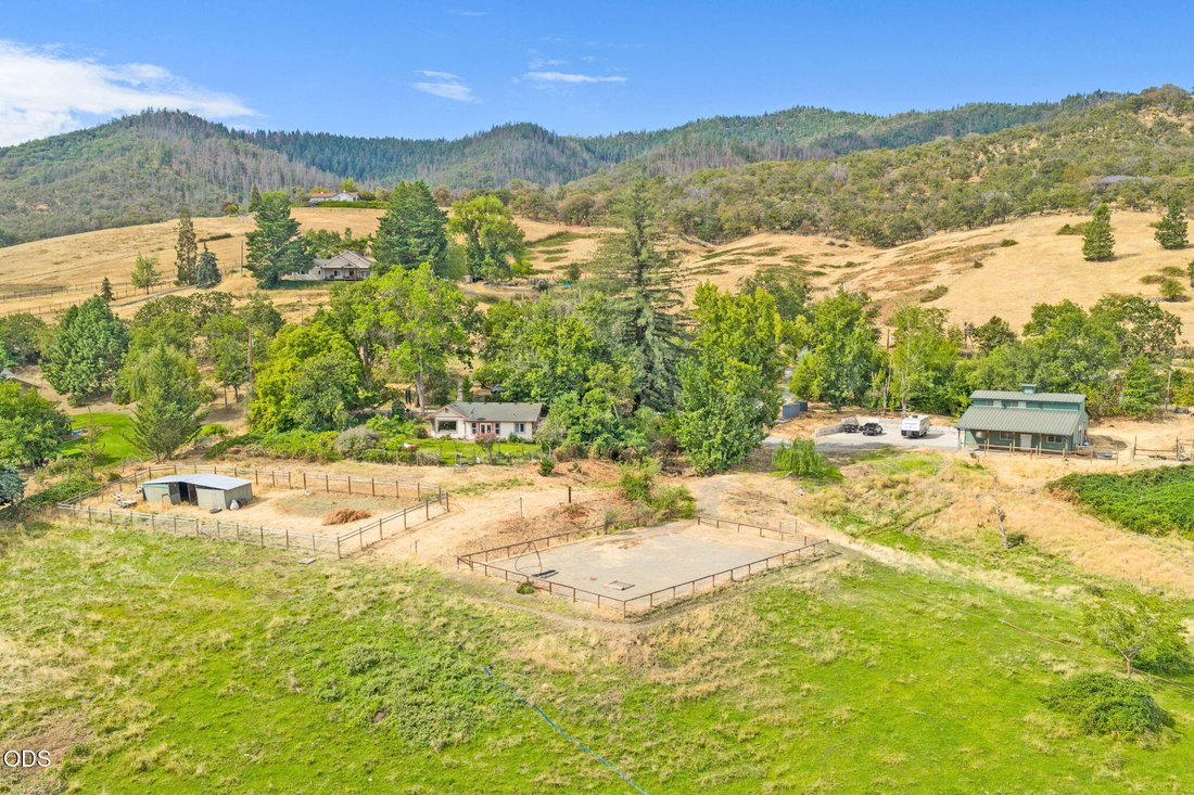 House in Talent, Oregon, United States 3 - 18570467