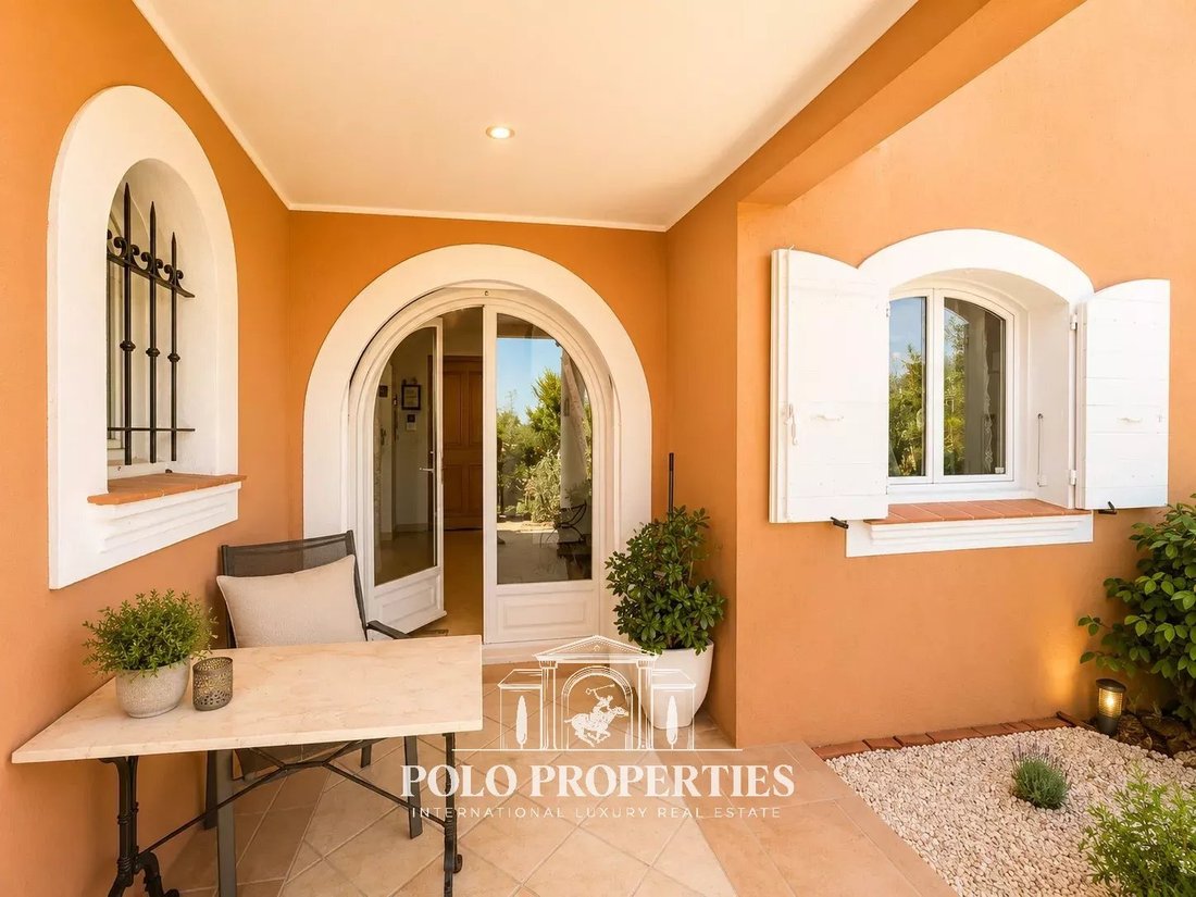 Villa in Frejus, Provence-Alpes-Côte d'Azur, France 2 - 18096606