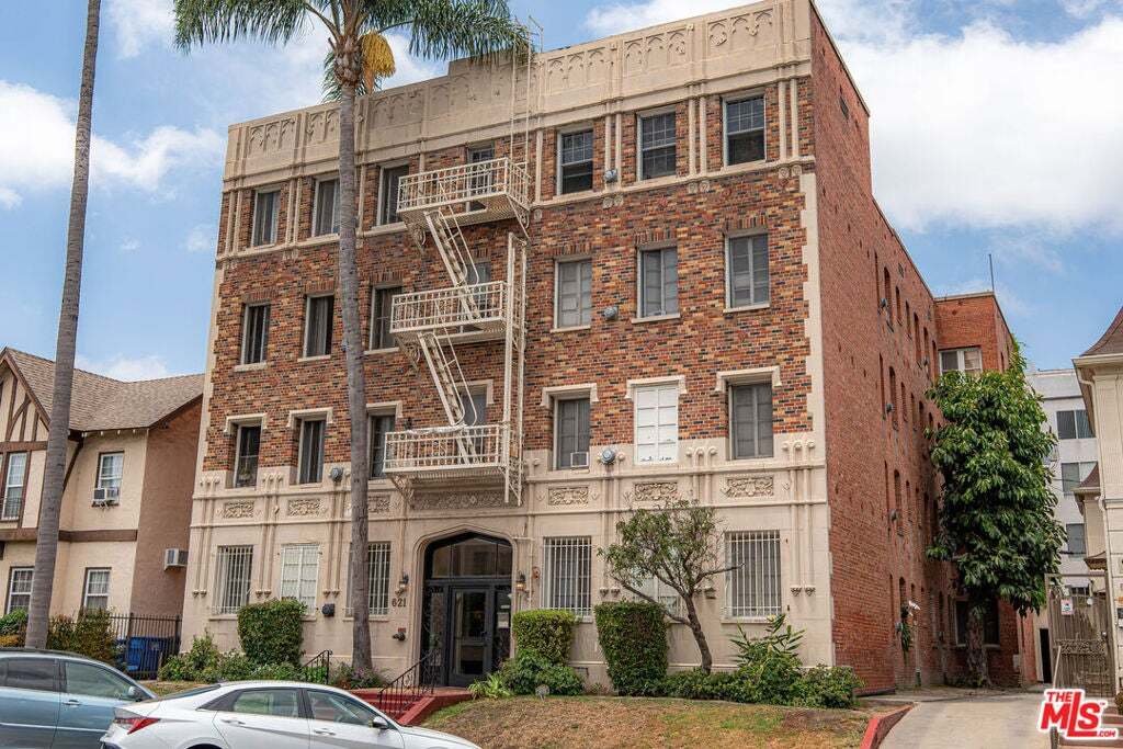 Los Angeles, California, United States 3 - 18573087
