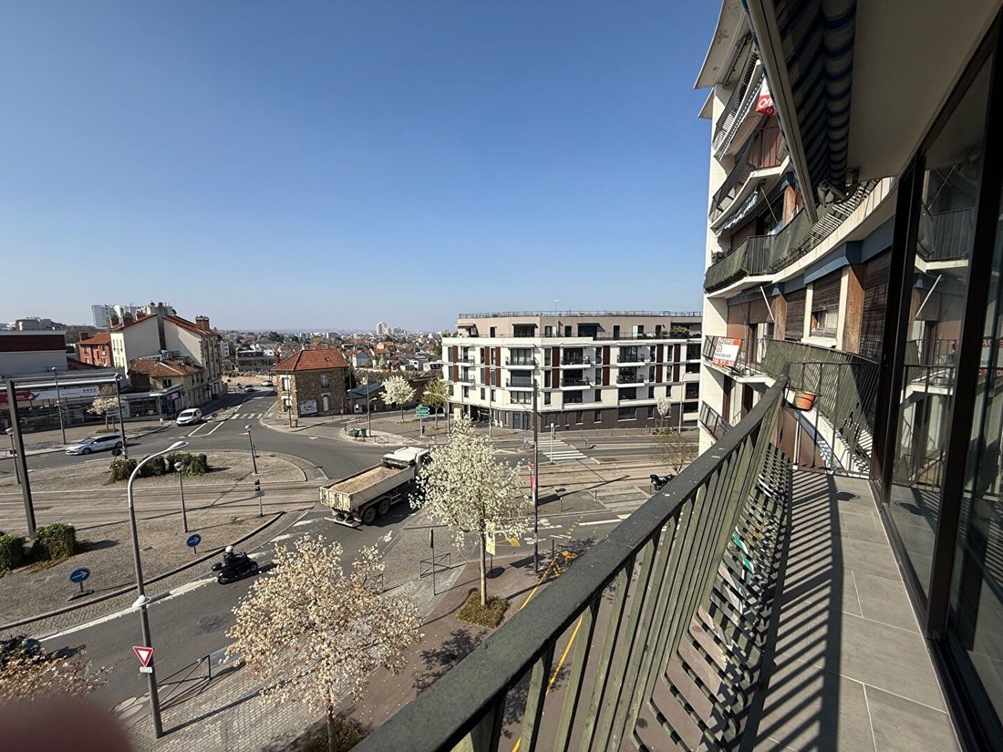 Apartment in Centre Ville-Sarments, Châtillon, France 5 - 18570820