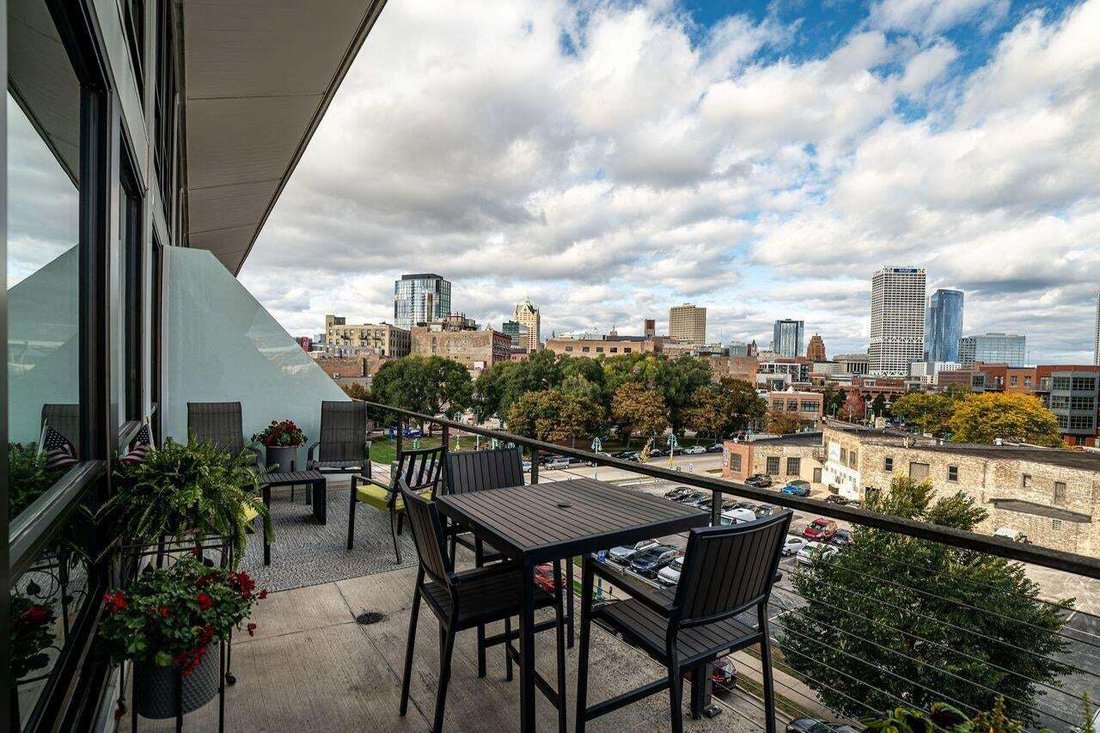 Condo in Milwaukee, Wisconsin, United States 4 - 18568582