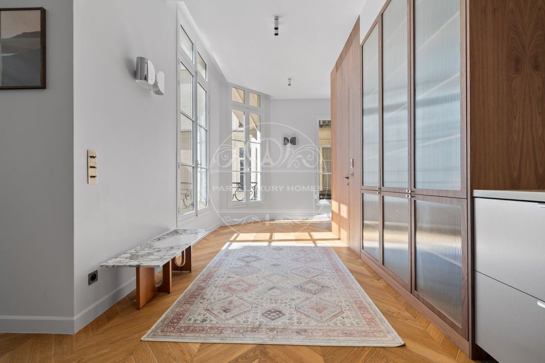 Apartment in Palais Royal, Paris 1er Arrondissement, Paris 4 - 18567613