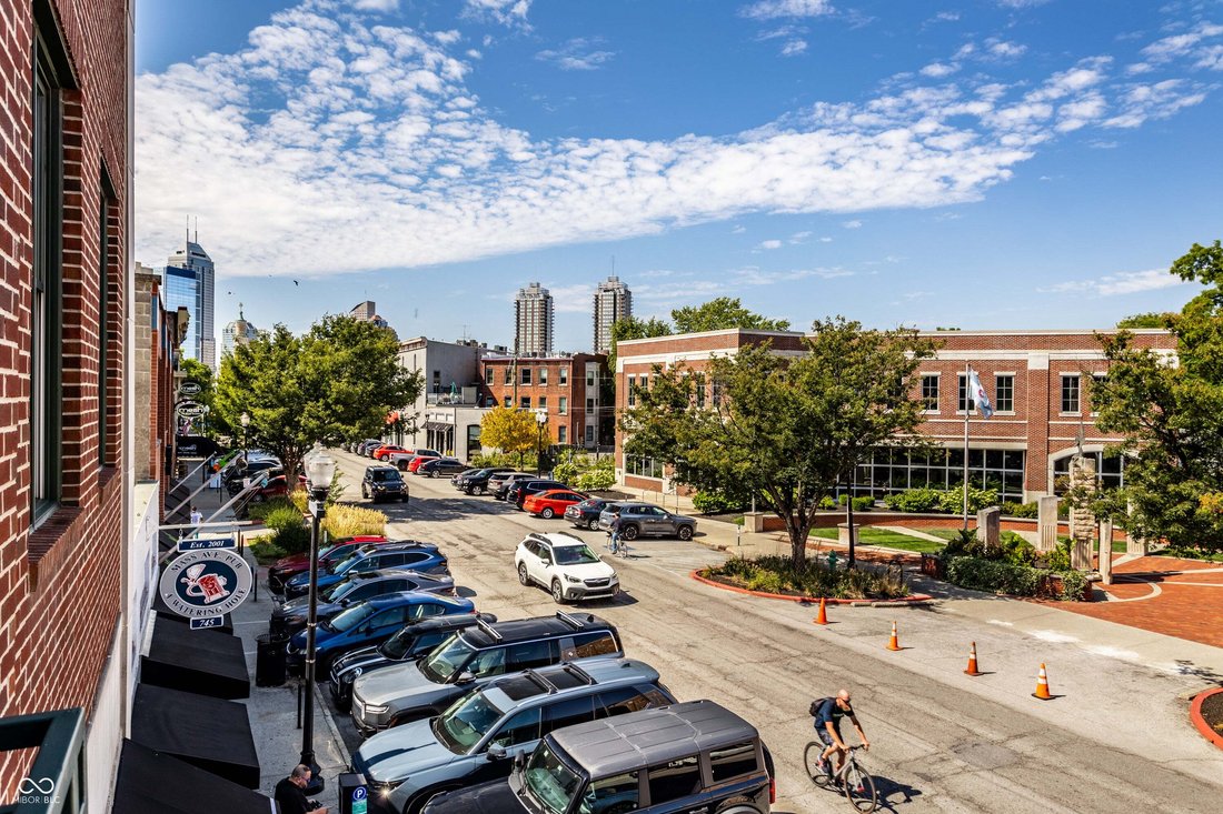 Condo in Indianapolis, Indiana, United States 5 - 18567038