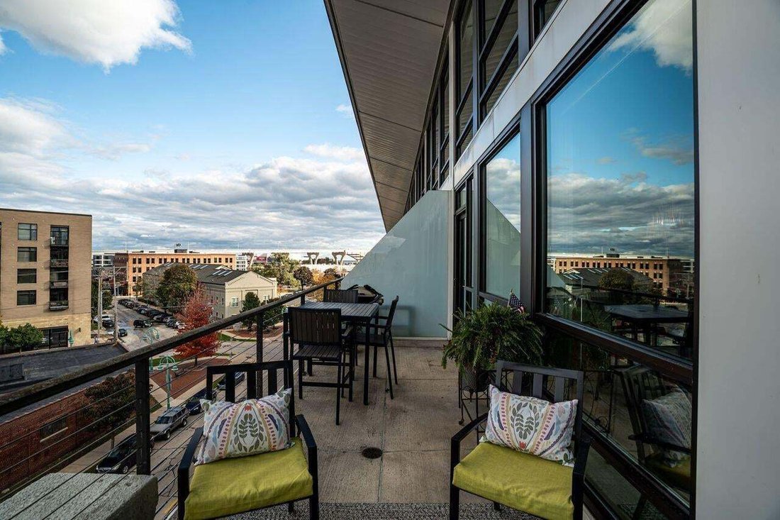 Condo in Milwaukee, Wisconsin, United States 3 - 18568582