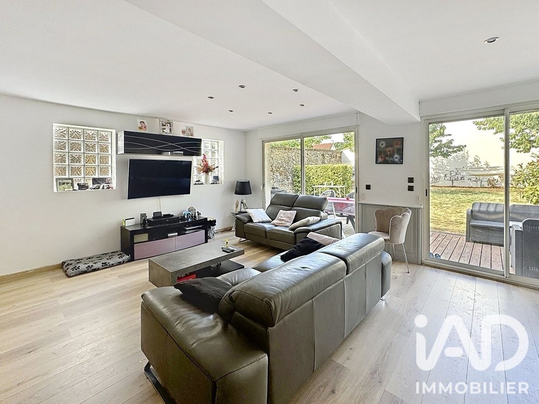 House in La Ville-du-Bois, Ile-de-France, France 4 - 18299108