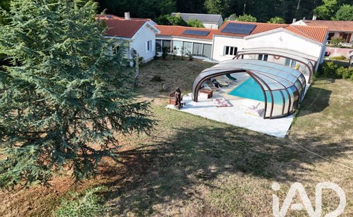 House in Grezac, Nouvelle-Aquitaine, France 1