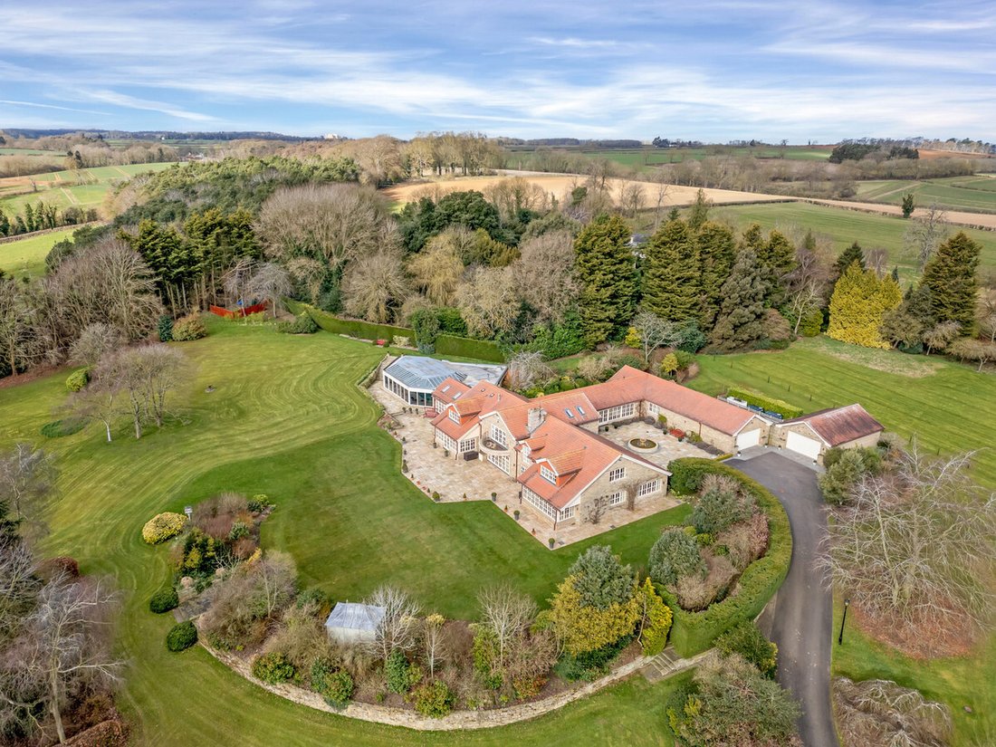 House in Denton, England 1 - 18573272