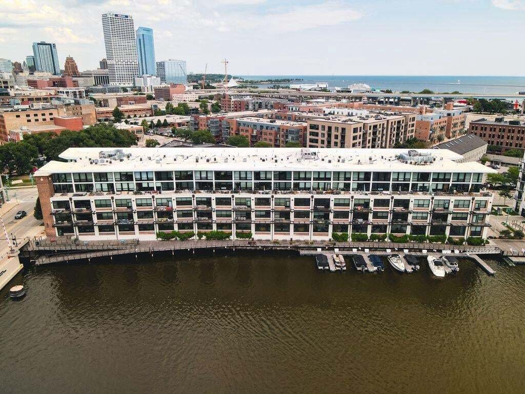 Condo in Milwaukee, Wisconsin, United States 1 - 18568582