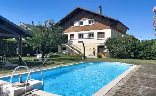 House in Ouest, La Ravoire, France 1