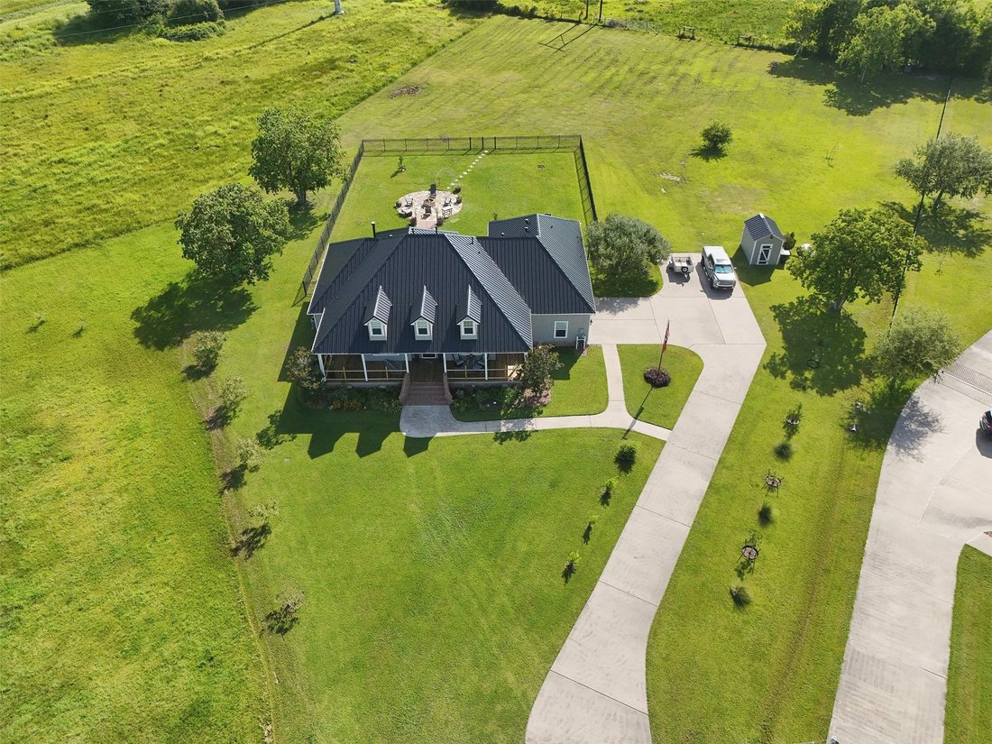 House in Dickinson, Texas, United States 3 - 18570617
