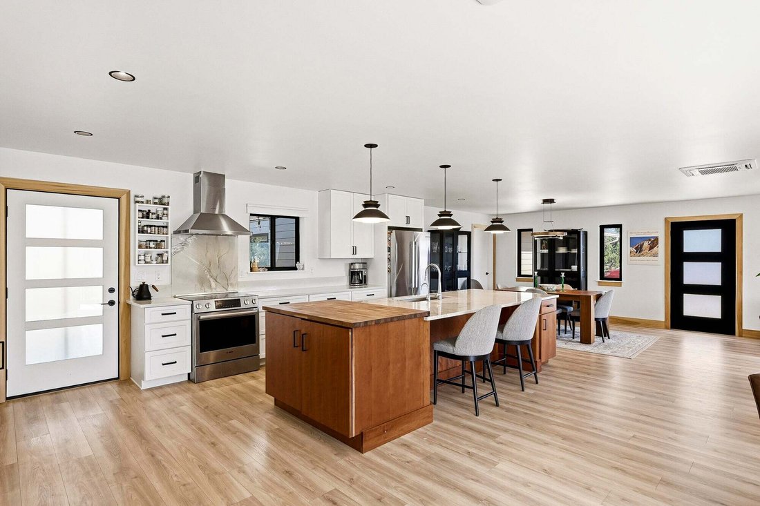 House in Escalante, Utah, United States 4 - 18566910