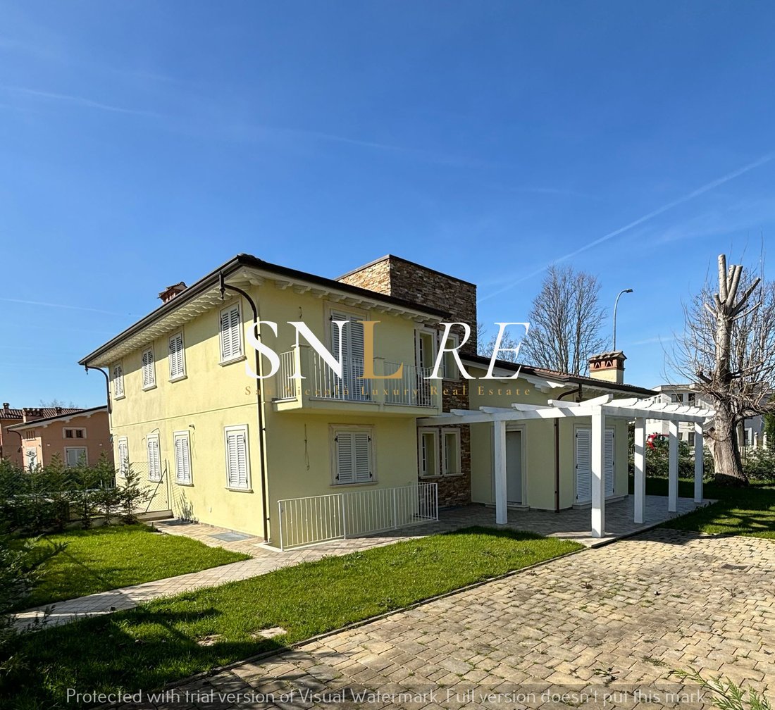 House in Pietrasanta, Tuscany, Italy 1 - 18569513