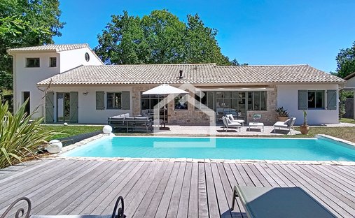 House in Saint-Medard-en-Jalles, Nouvelle-Aquitaine, France 1