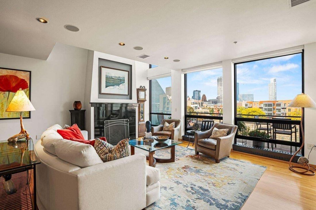 Condo in Milwaukee, Wisconsin, United States 5 - 18568582