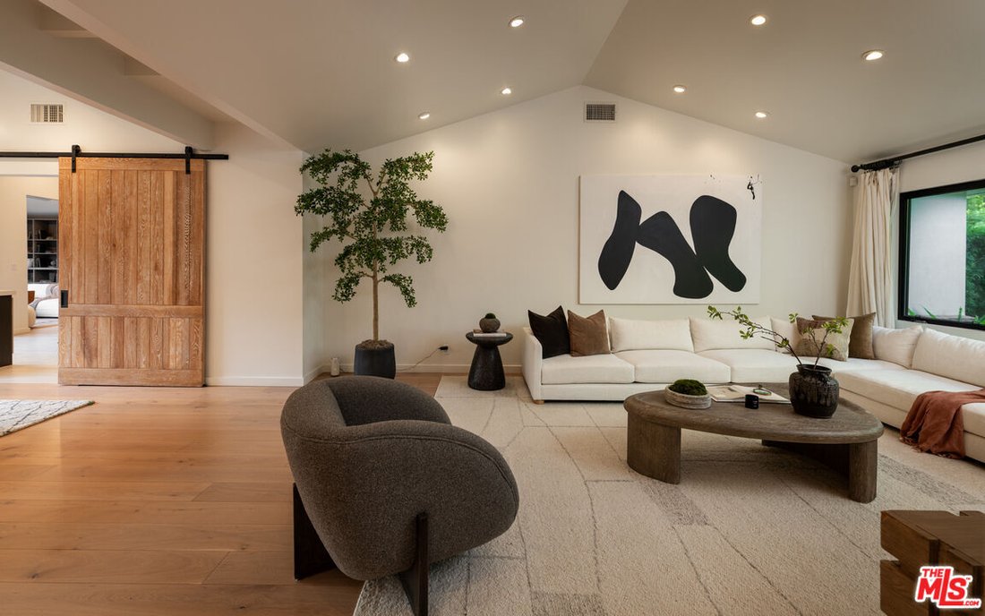 Los Angeles, California, United States 3 - 18569485