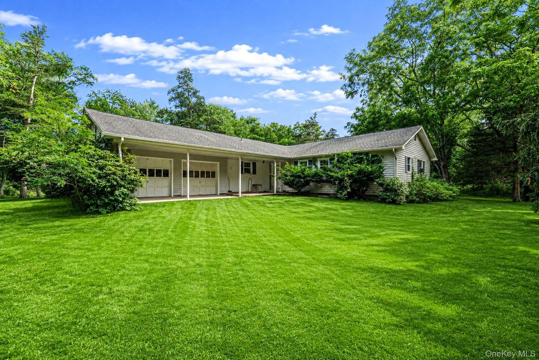 House in Middle Island, New York, United States 1 - 18542244