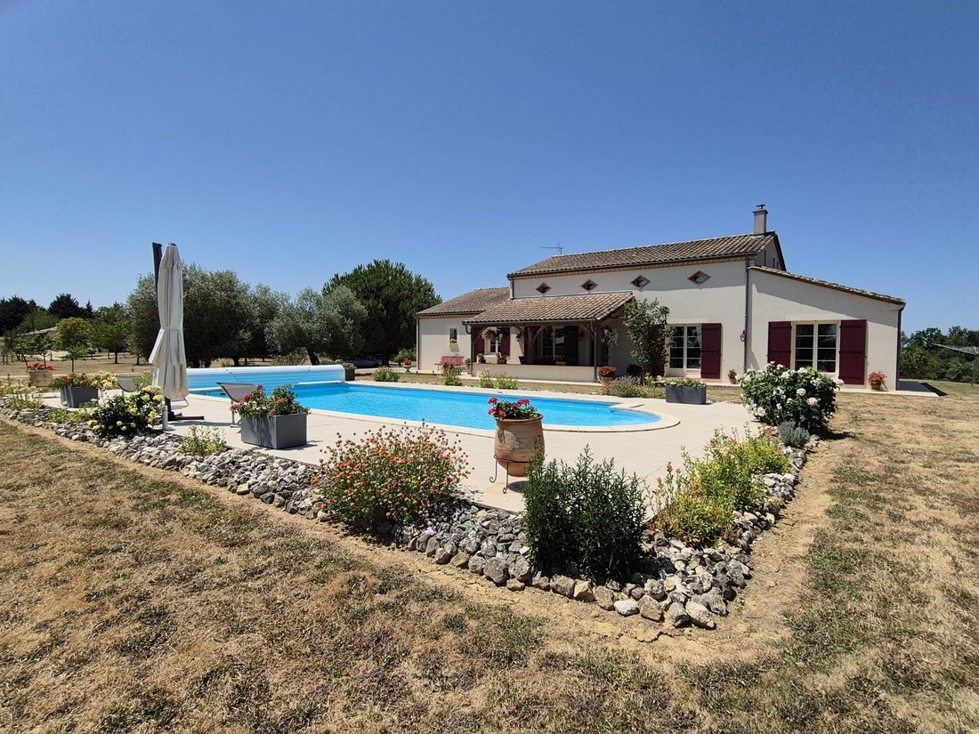 House in Saint-Colomb-de-Lauzun, Nouvelle-Aquitaine, France 1 - 18570401