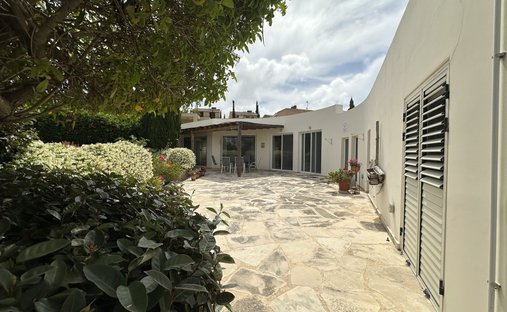 Bungalow in Chloraka, Paphos, Cyprus 1