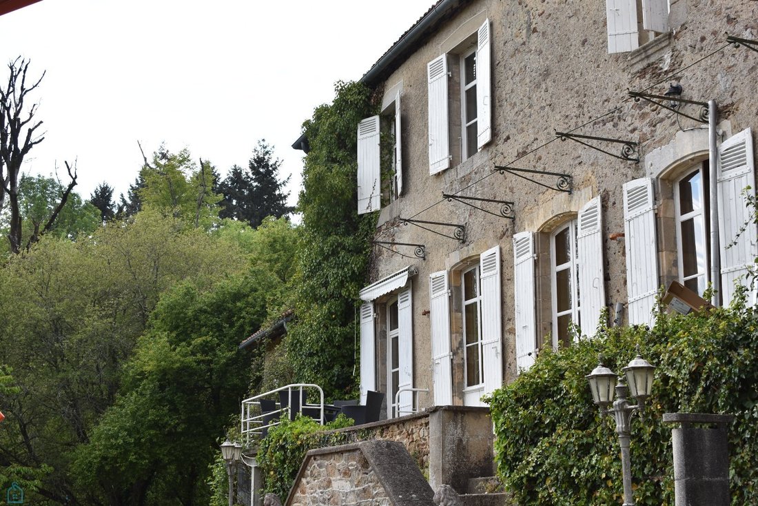Chateau in Saint-Jory-de-Chalais, Nouvelle-Aquitaine, France 3 - 18572295