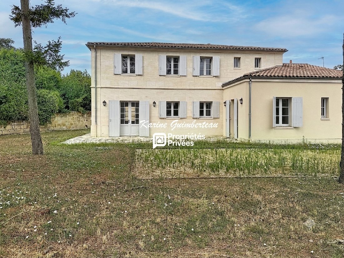 Villa in Saint-Sulpice-de-Faleyrens, Nouvelle-Aquitaine, France 1 - 18569768