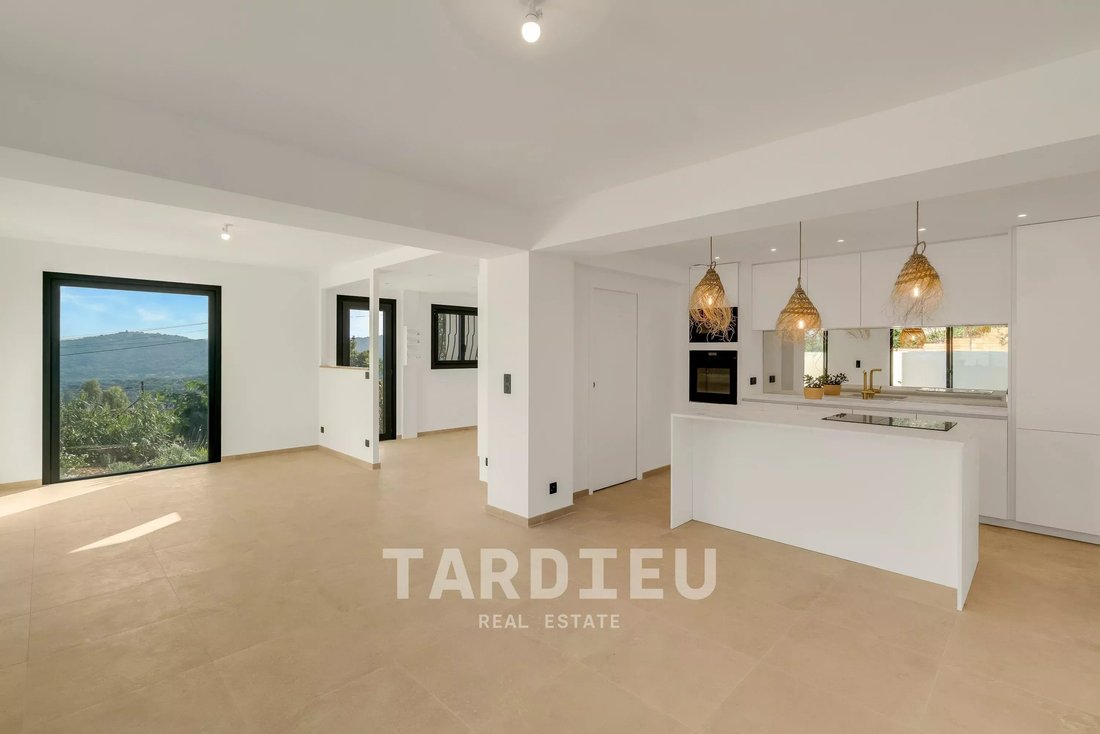 Villa in La Croix-Valmer, Provence-Alpes-Côte d'Azur, France 5 - 18573391
