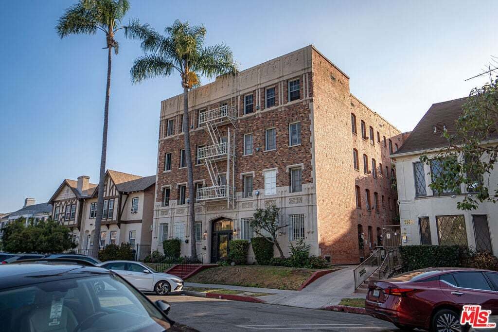 Los Angeles, California, United States 5 - 18573087