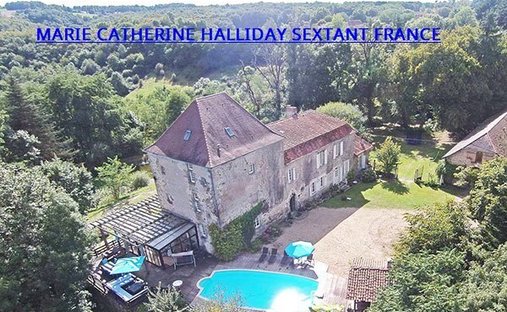 Chateau in Saint-Jory-de-Chalais, Nouvelle-Aquitaine, France 1