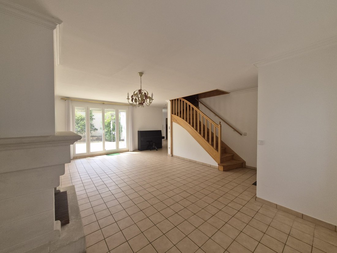 House in Grenouillère-Marnois-Rive de Marne, Noisy-le-Grand, France 2 - 18570383