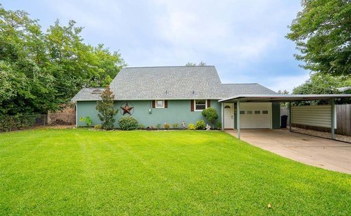 House in Granbury, Texas, United States 1