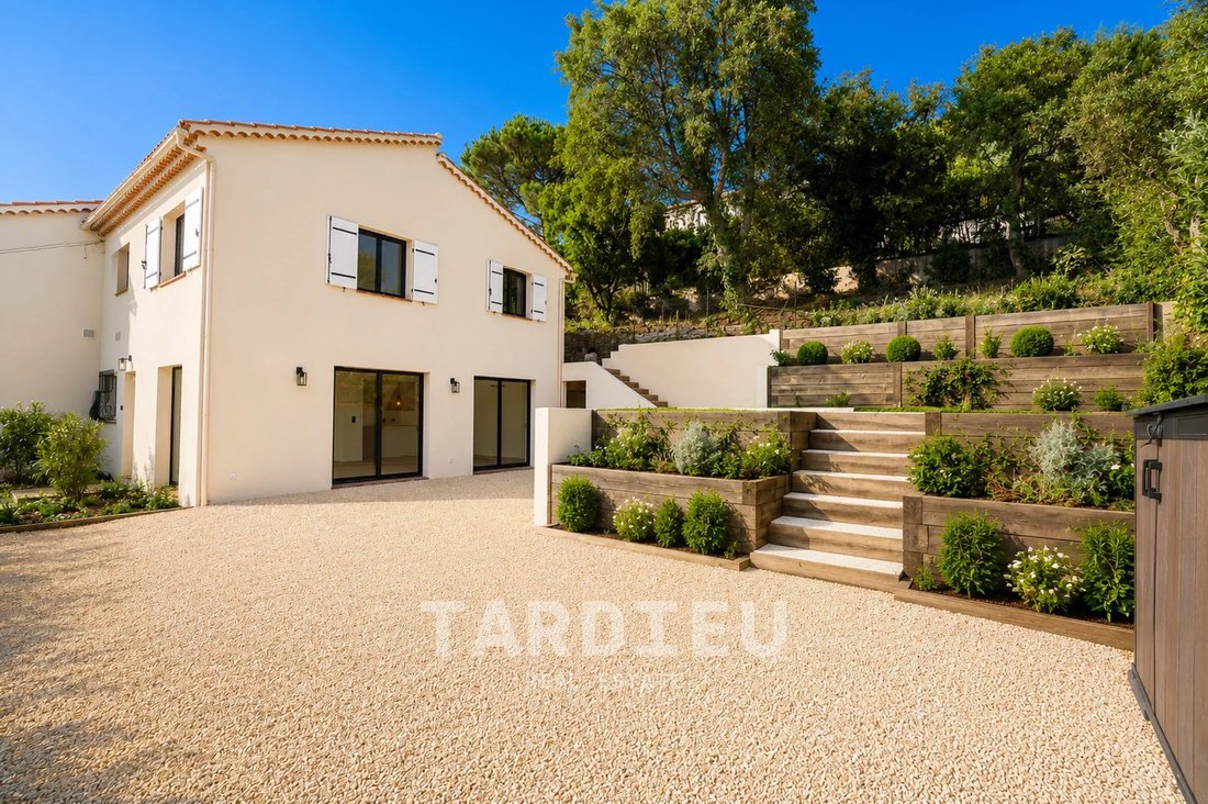 Villa in La Croix-Valmer, Provence-Alpes-Côte d'Azur, France 2 - 18573391