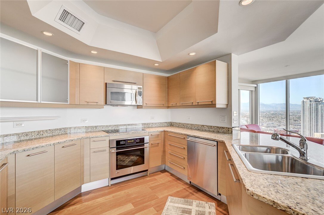 Condo in Las Vegas, Nevada, United States 5 - 18572234