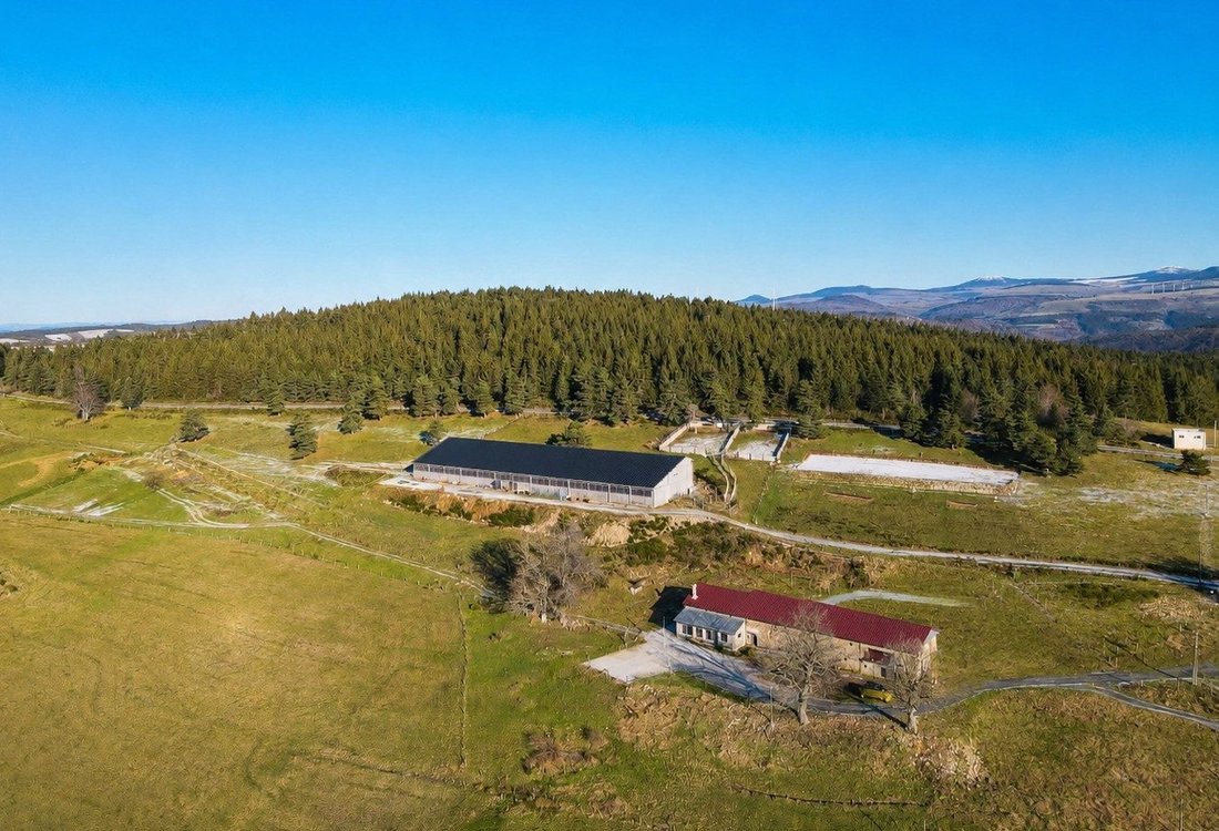 Farm Ranch in Mazan-l'Abbaye, Auvergne-Rhône-Alpes, France 1 - 17981221