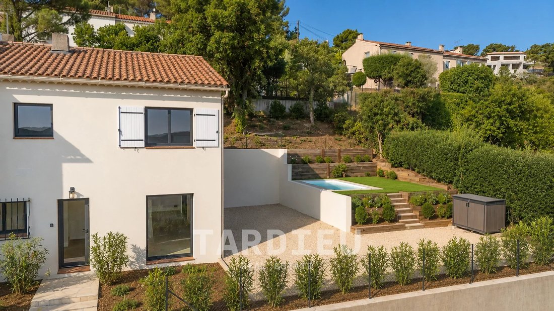 Villa in La Croix-Valmer, Provence-Alpes-Côte d'Azur, France 1 - 18573391