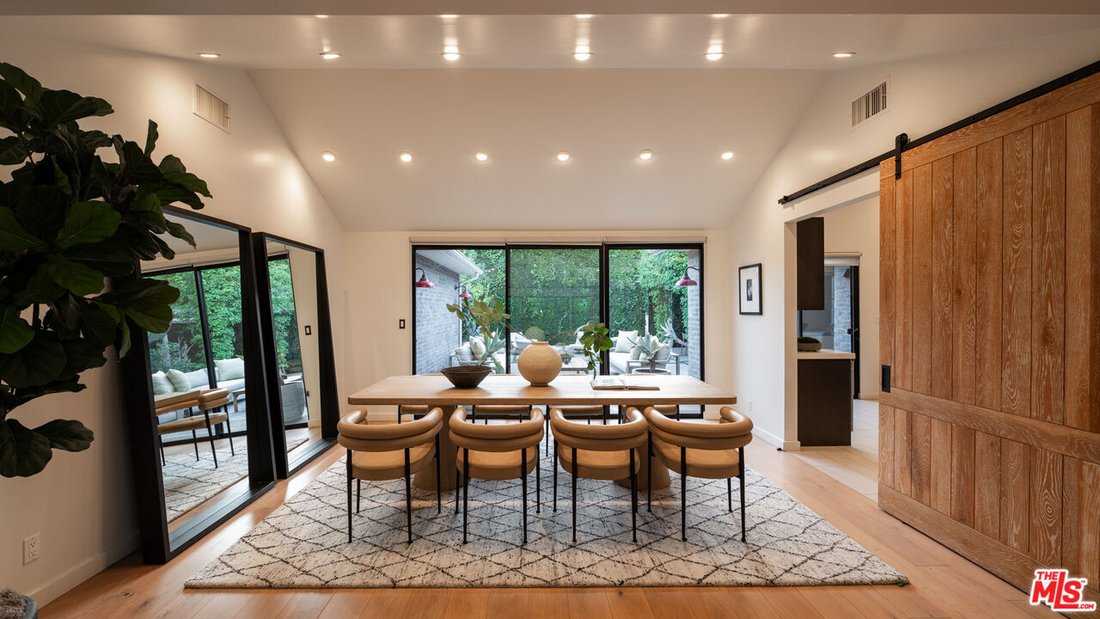 Los Angeles, California, United States 5 - 18569485