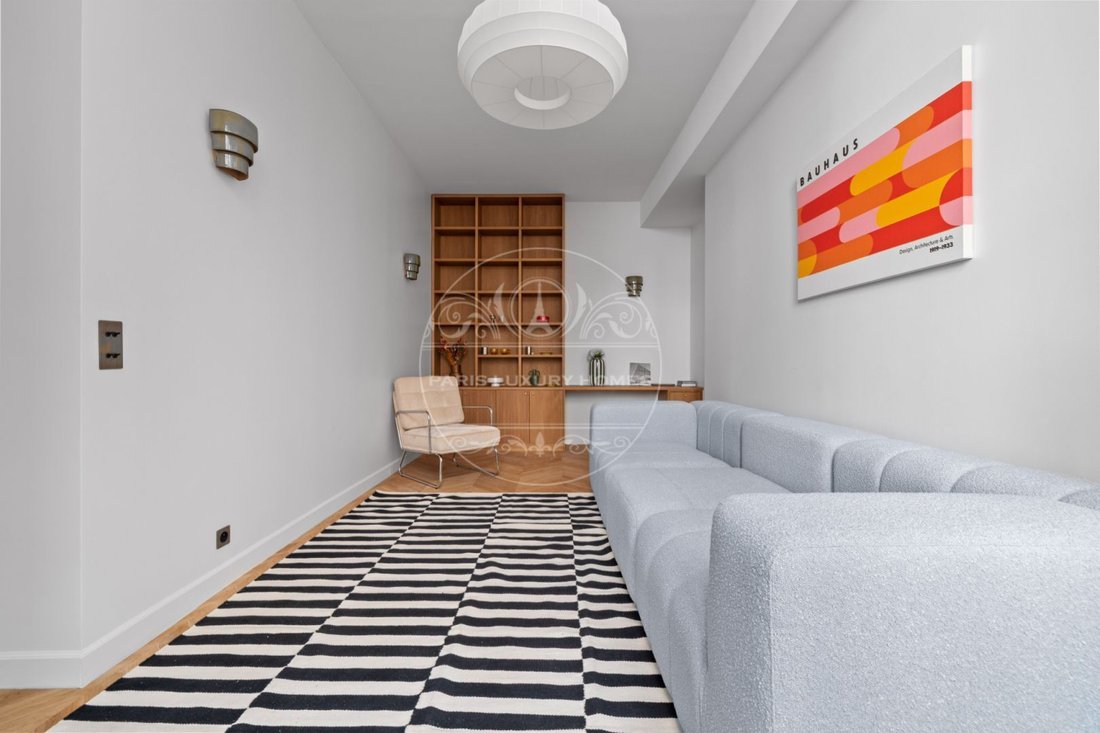 Apartment in Palais Royal, Paris 1er Arrondissement, Paris 4 - 18567611