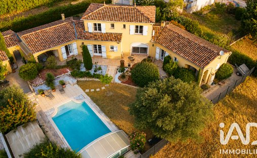 House in Saint-Saturnin-lès-Avignon, Provence-Alpes-Côte d'Azur, France 1