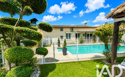 House in Saint-Denis-de-Pile, Nouvelle-Aquitaine, France 1