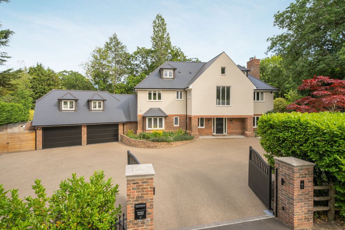 House in Sunningdale, England 1 - 18568559