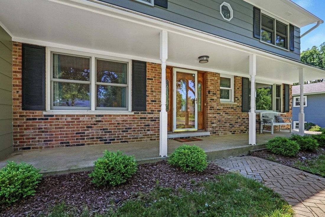 House in Libertyville, Illinois, United States 2 - 18571436