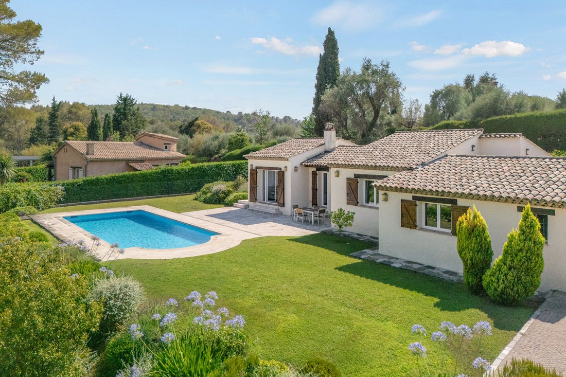 Villa in Tourrettes-sur-Loup, Provence-Alpes-Côte d'Azur, France 1 - 18569521