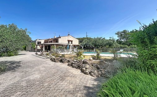 Villa in Trans-en-Provence, Provence-Alpes-Côte d'Azur, France 1
