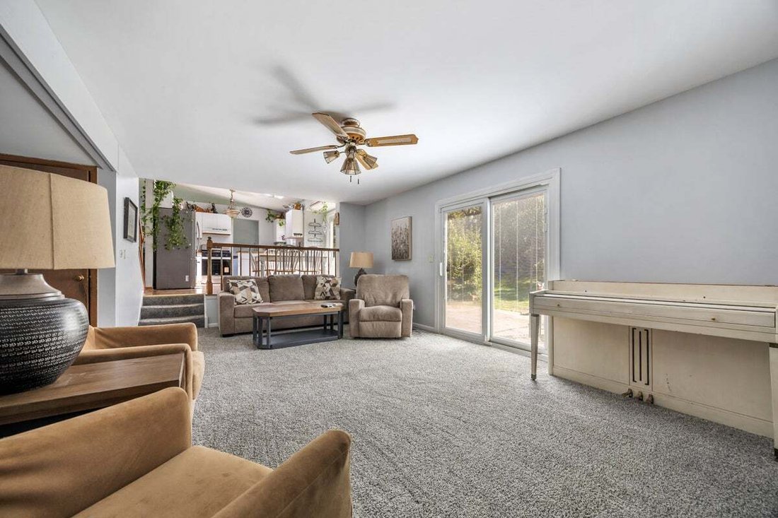House in Elk Grove Village, Illinois, United States 3 - 18567172