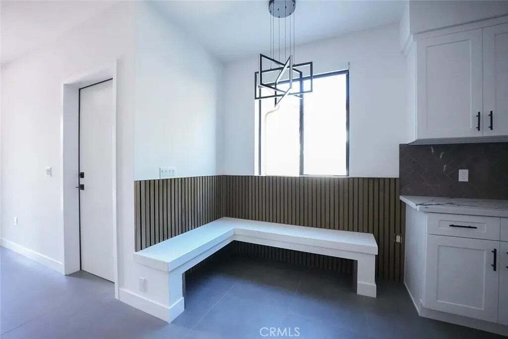 Los Angeles, California, United States 4 - 17070309